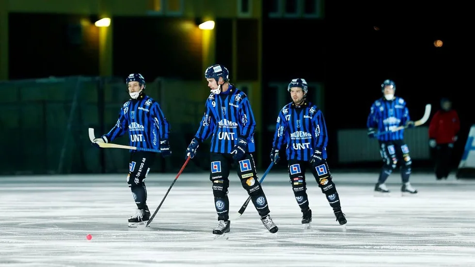 Nedslagna. Mattias Hammarström och Sirius förlorade på eget bevåg mot Broberg.