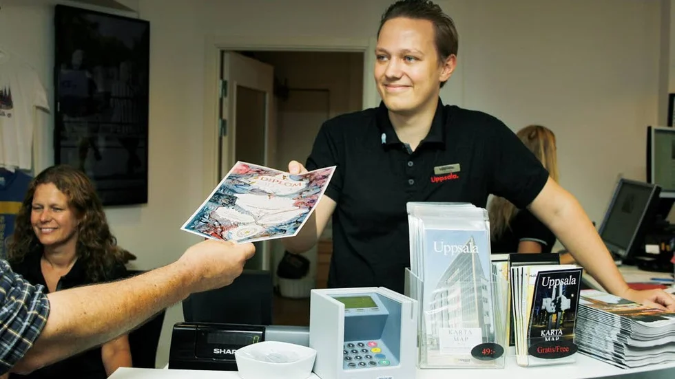 Christoffer Lööf Ljunglund på Turistbyrån med kulturklassikerdiplomet.