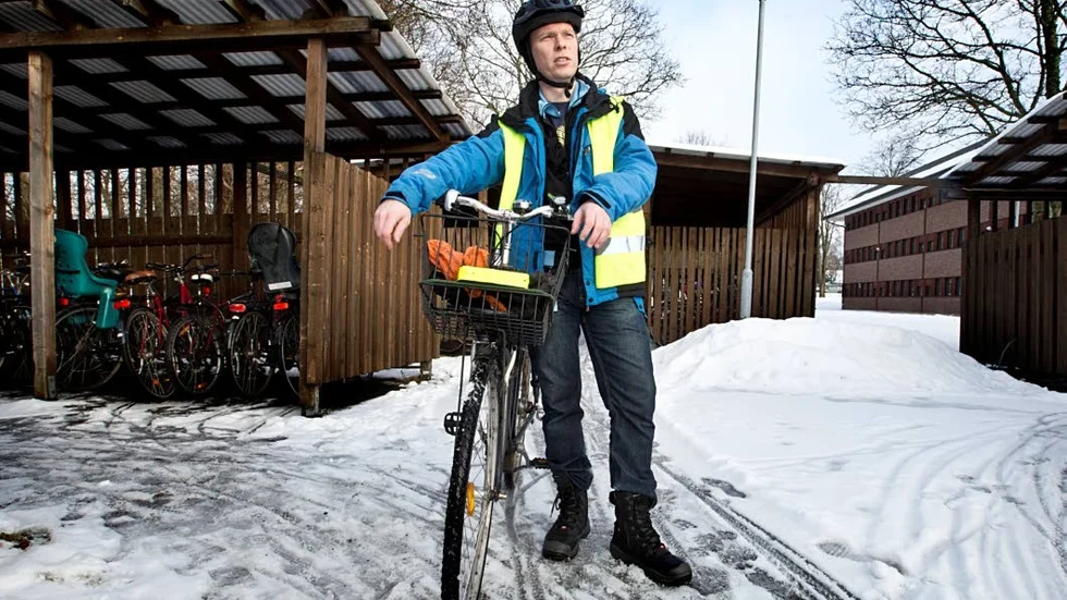Cykelspanare. Jens Widehammar brukar cykla varje vinter. Vanligaste sträckan går från bostaden på Prästgatan bakom seminariet till arbetet på Björkgatan i Boländerna. Totalt brukar det bli 7–8 mil i veckan på cykeln.