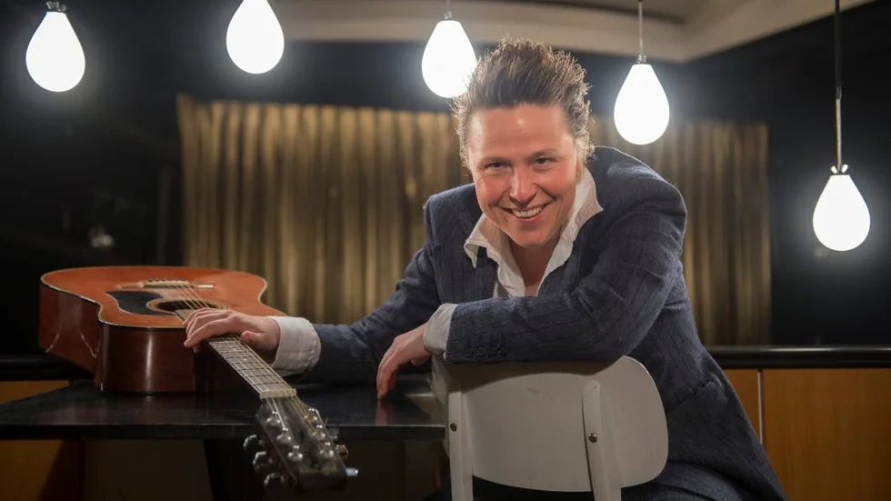 Namnbyte. Under namnet Nina Ramsby har hen gett ut 14 album i olika konstellationer. Nu är artistnamnet Nino Ramsby.
