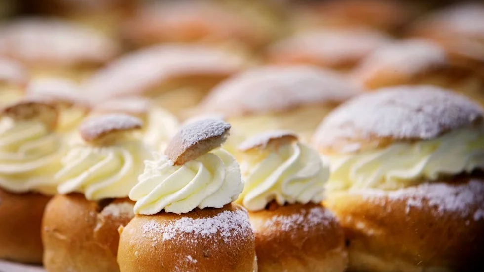 Semlor finns numera i alla storlekar.