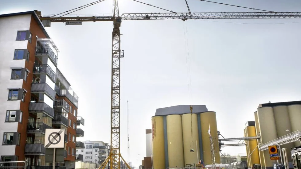 Lantmännen Cerealia .Kvarnen på Östra Ågatan  i Uppsala.
Bostadsbyggandet tränger sig på
