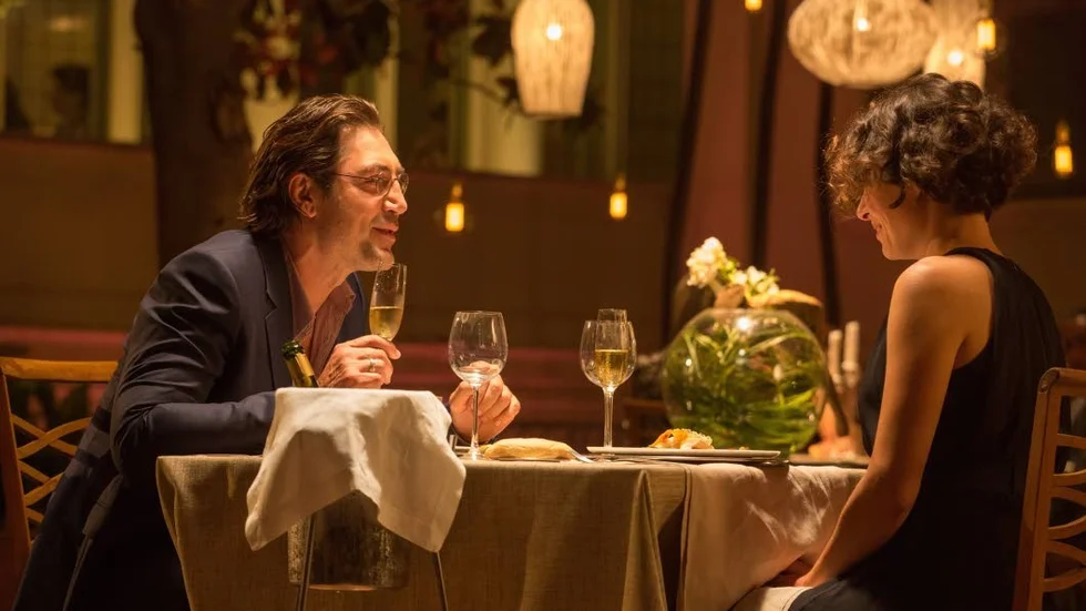 Javier Bardem spelar rollen som före detta yrkesmördarkollega till Sean Penn.