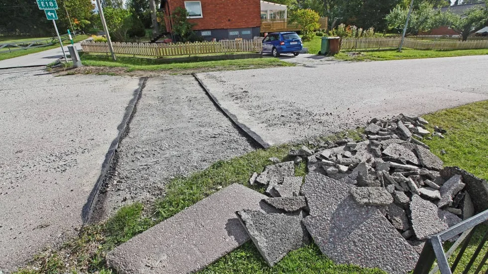 Återställningar. IP-Only har börjat reparera gatorna i Grillby.