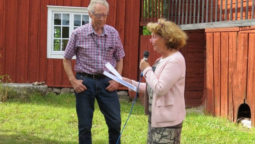 Stipendie. Irene Flygare delade ut LRF:s Bygdestipendium till Folke Welén. Stipendiet innefattar ett diplom samt en penningsumma av 2 500 kronor.