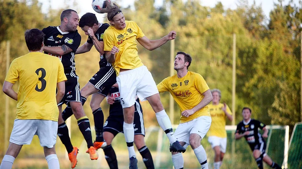 Hopplöst. Fanna, här genom Jonas Hagman och Jakob Smedlof hade tungt mot Upsala IF.