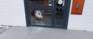 Matbutik i Läppe utsatt för skadegörelse – glasruta krossad med tillhygge: "Det är verkligen bara onödigt"