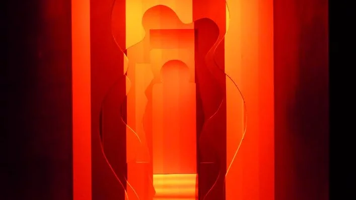 ”Color Trip”. Svante Petterssons senaste verk ”Monolith” är en förenklad och beständig variant av installationen ”Color Trip”.