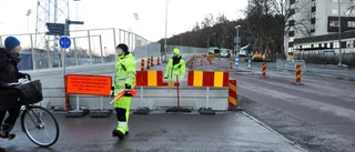 Flera bilar försökte trotsa avstängningen