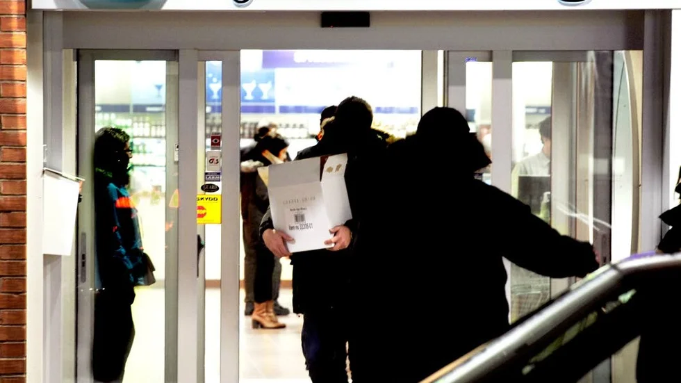 Den som köper ut har gör det ofta med intentionen att vara omtänksam. Magdalena Gerger, VD Systembolaget,  uppmanar till att säga nej och bråka lite – för visa omtanke.