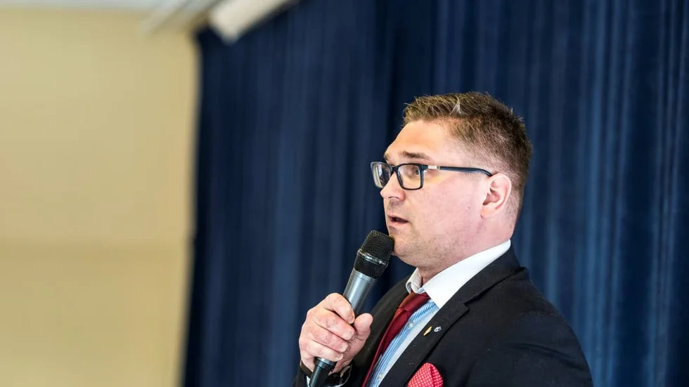Stefan Sydberg röt ifrån bland annat när det påstods att Kiruna flygplats inte är öppen nattetid, vilket inte stämmer.