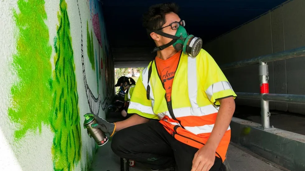 Kanapat Buddhasri Rojroung vill skapa djupa och surrealistiska bilder med mycket budskap: "Jag vill att man ska se en bild och igenom de känslor som jag hade när jag målade bilden. En bild ska vara svår att beskriva med ord.", säger han.