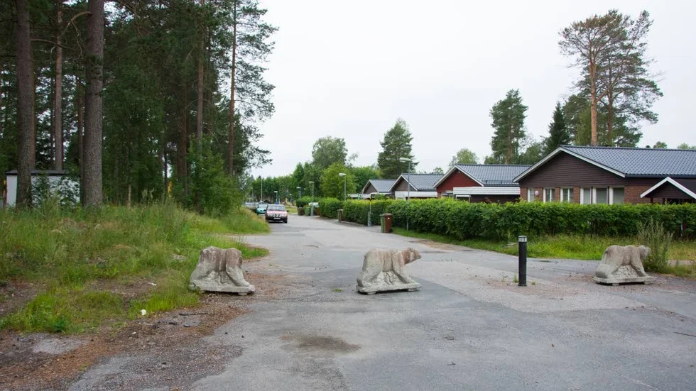 Idag är Hyvelgränd på Notviken en återvändsgränd, men kommunen vill ändra på det när det nya bostadsområdet på Martin Ljungs knabbe ska byggas i skogsområdet till vänster. Trafiken dit ska då ledas in via Hyvelvägen.