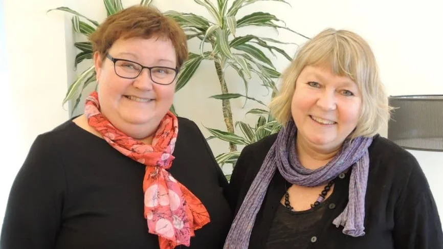 Stipendiat. Årets stipendiat Helene Lindberg tillsammans med kommunstyrelsens ordförande YYvonne Stålnacke.