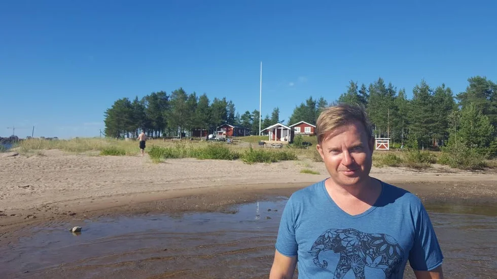 Gråsjälören har blivit en vinterpärla i Luleå men faktum är att den är väldigt fin även sommartid. Det finns en långgrund sandstrand och närheten till Luleå gör att den som vill åka dit är där på några minuter från Södra hamn.