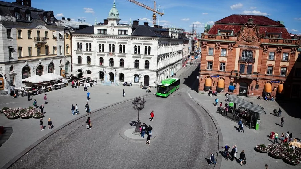 För att uppmärksamma bostadsproblematiken för unga och erbjuda hjälp och råd ställs en terapisoffa upp på Stora torget på onsdagseftermiddagen.