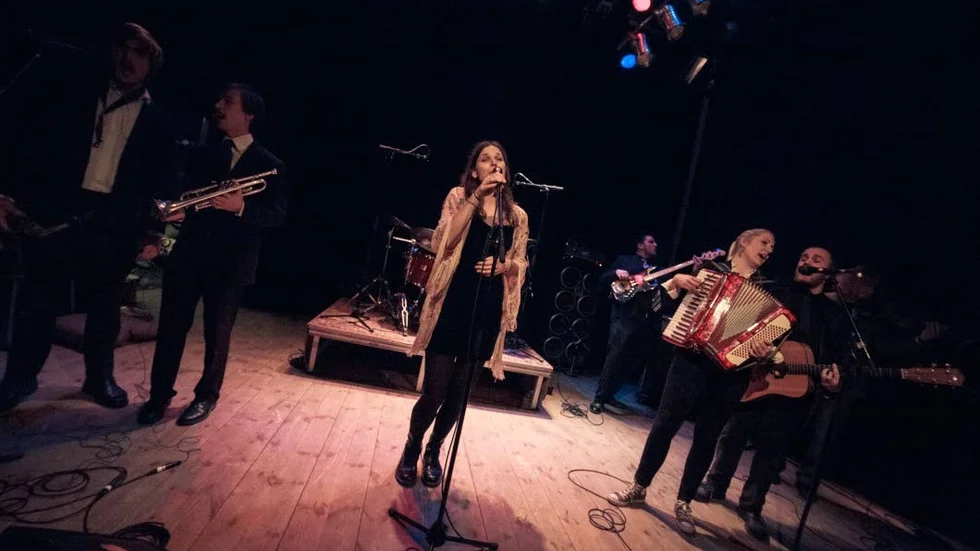 Balkan Madness är ett av banden som uppträder på den stora finalkvällen av Världens största musikfestival.