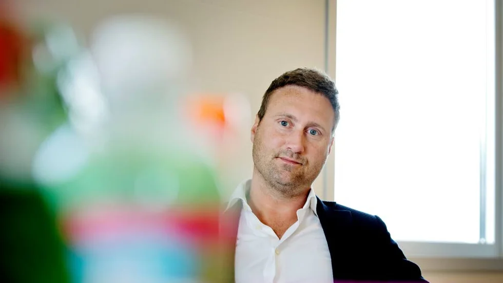 "Jag tror att många föräldrar kan känna igen sig i att stå och sälja hembakt eller julgranar i minus 20 grader för att stärka upp barnets lagkassa. Vår idé föddes som en lösnig, för att slippa det" säger Johan Hansson på sponsra.se
