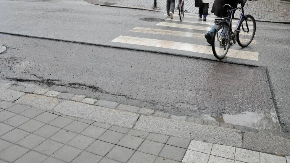 Vi övergångsstället finns ingen varningsskylt.