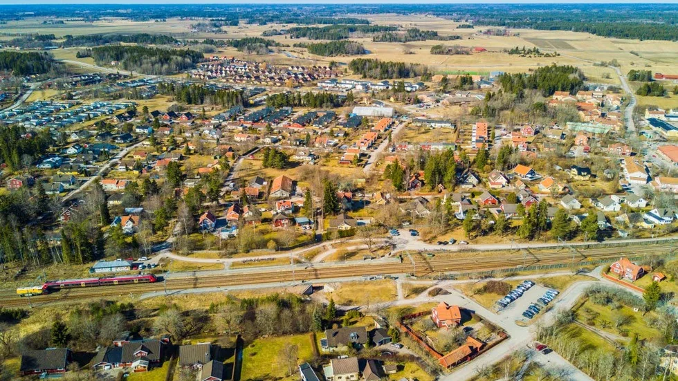 Föreningen Vårda Uppsala vill att Storvreta planeras för en successiv utvidgning i direkt anslutning till befintligt centrum och att inget handelsområde placeras i Fulleröområdet.