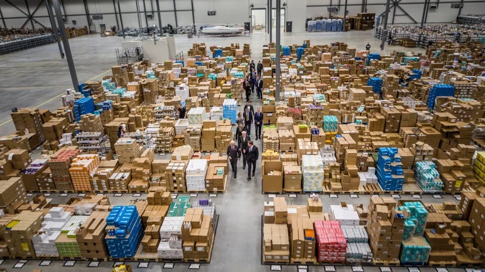 Logistikcentret imponerade lika mycket som solcellsanläggningen på kungen.