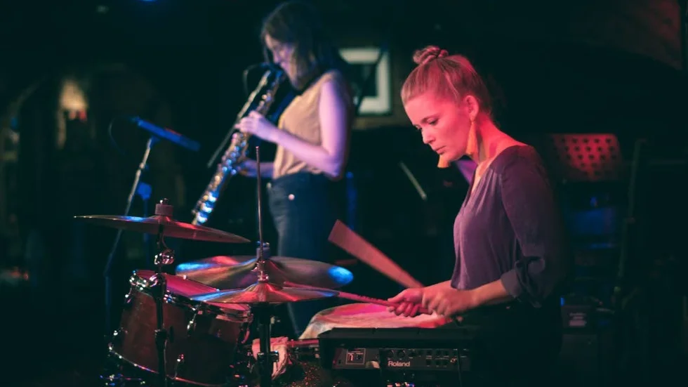 Sisters of Invention, Karolina och Malin Almgren, kom till Konserthuset tillsammans med Ida Sand. Bilden är från ett tidigare tillfälle.