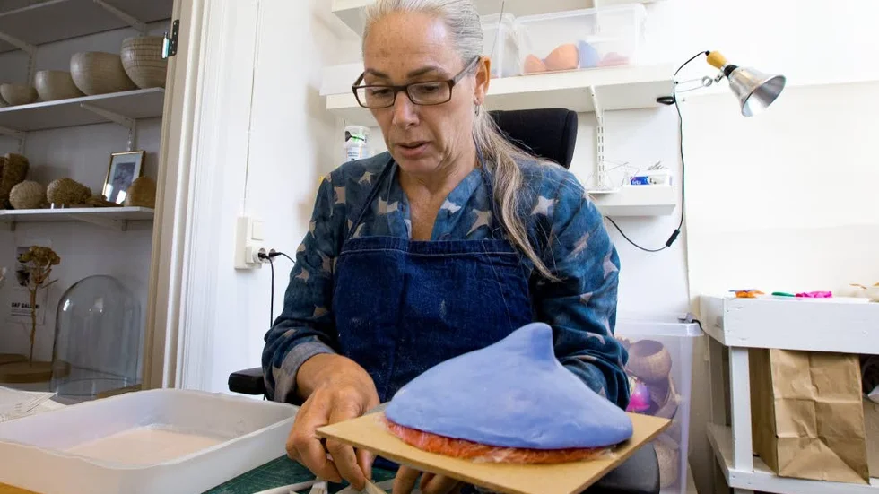 Cecilia Levy gör i dag figurativa verk. Men vill i framtiden experimentera med mer abstrakta former.