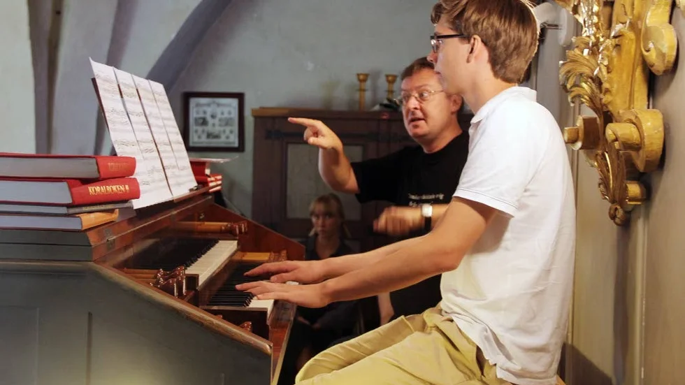 Erik Johnsson Arvids och Mathias Kjellgren, organist och orgellärare, tränar inför Cahmandagarna.