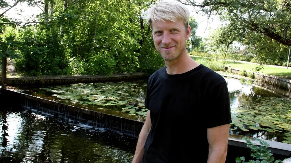 Johan Axnér är vattenstrateg på Enköpings kommun. Enköpingsån är övergödd och mår inte tillräckligt bra.