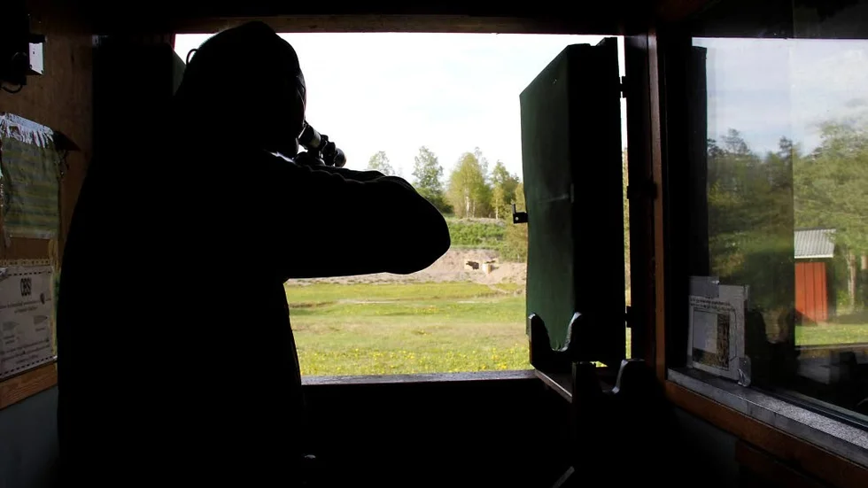 Förslag om vapenlagar som går längre än EU:s direktiv och nya regler för skjutbanor upprör svenska jägare och sportskyttar.