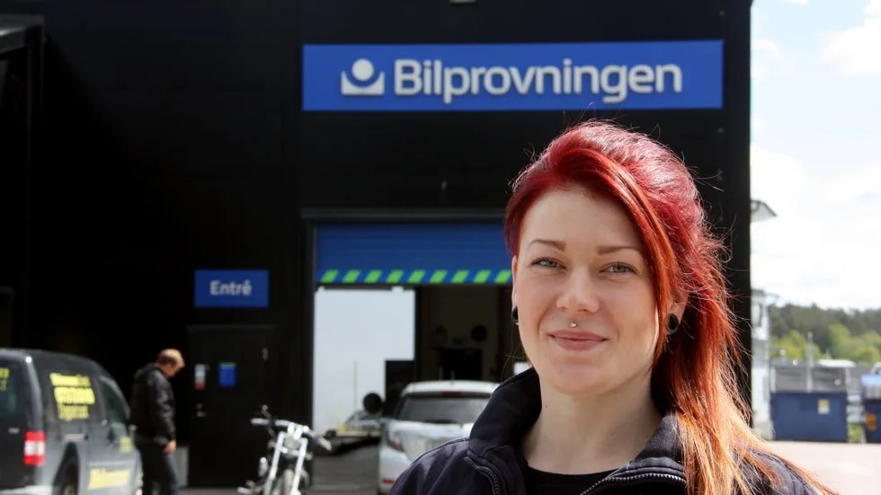 Josefin Måfors har haft Bilprovningens station i Enköping som arbetsplats i fem år.