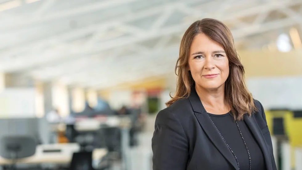 Sofia Wadensjö Karéns mediekarriär började som redaktör för Värmlands nations tidning. För ofta har medierna frossat i sin egen kris, vilket lätt upplevs som ett försvarstal. "I stället borde vi låta den goda journalistisken tala mer, säger hon.