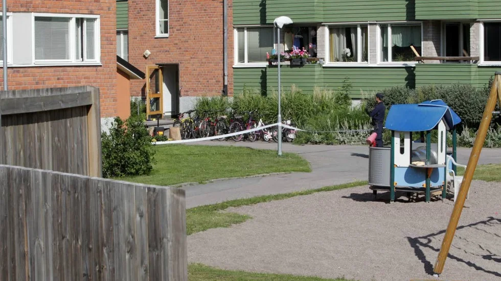 Innergården där mannen ska ha hittats under fredagsnatten.