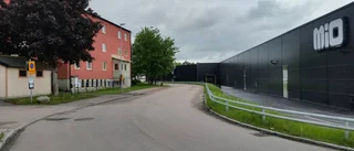Svarta fasader väcker frågor