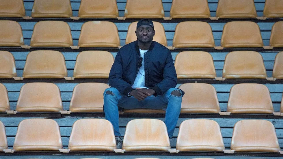 Moses Ogbu på Studenternas gamla läktare. UNT träffade honom där inför hans sista match i Sirius.