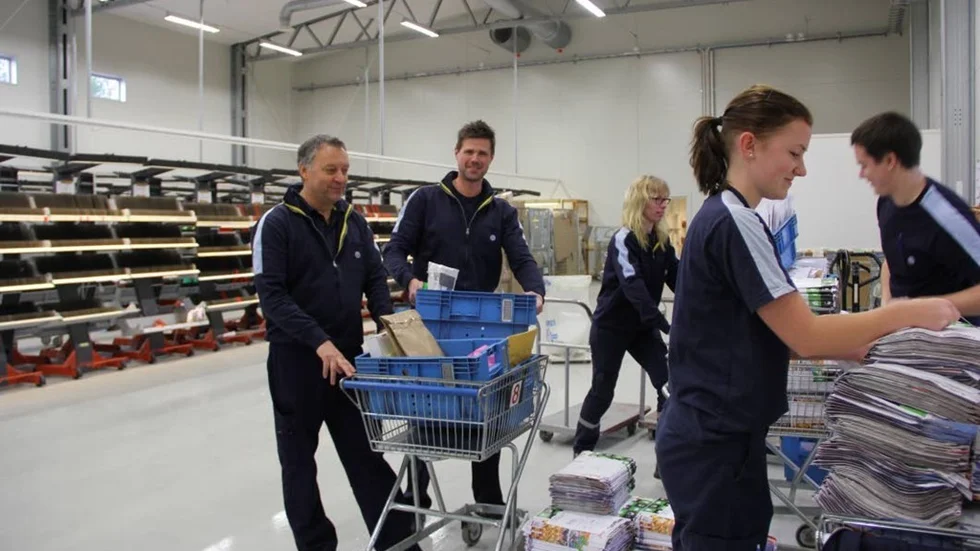 Peter Wickholm, Pontus Tengvall, Evelina Jansson och Jonatan Junttila i Postens nya lokaler i Gimo.