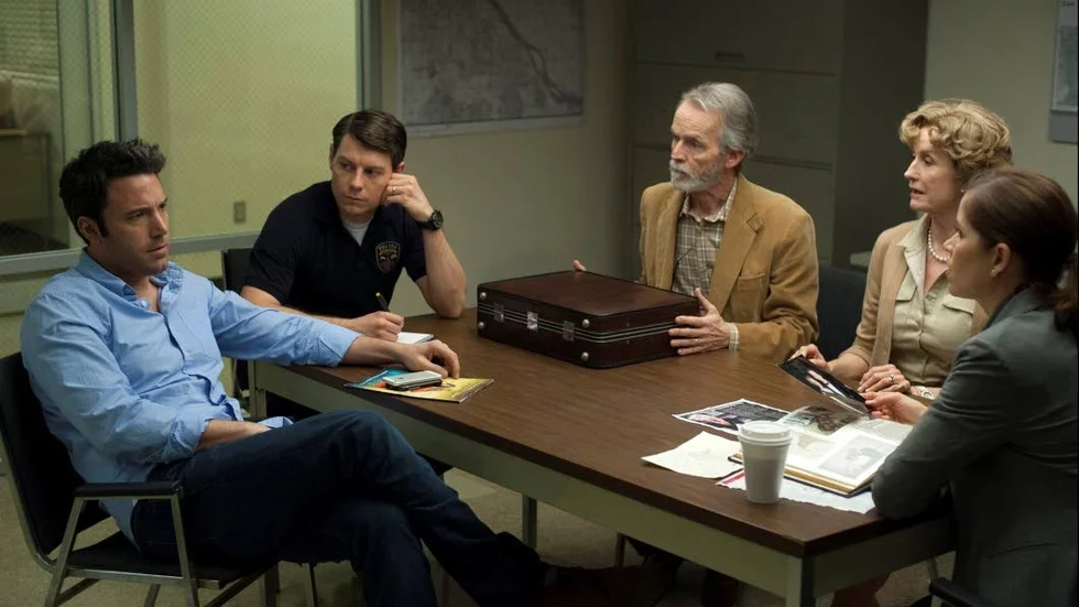 Mediadrev. Gillian Flynns thriller "Gone girl" har blivit film i regi av David Fincher. Ben Affleck spelar huvudrollen, som den snabbt misstänkliggjorde äkta maken vars fru försvinner spårlöst.