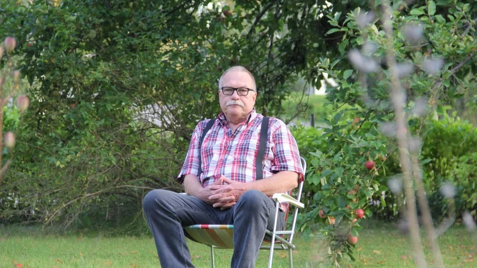 Björn Fredriksson betraktar valresultatet hemm i trädgården:  -Jag tror inte att det finns någon som röstat på oss som är rasist, säger han.