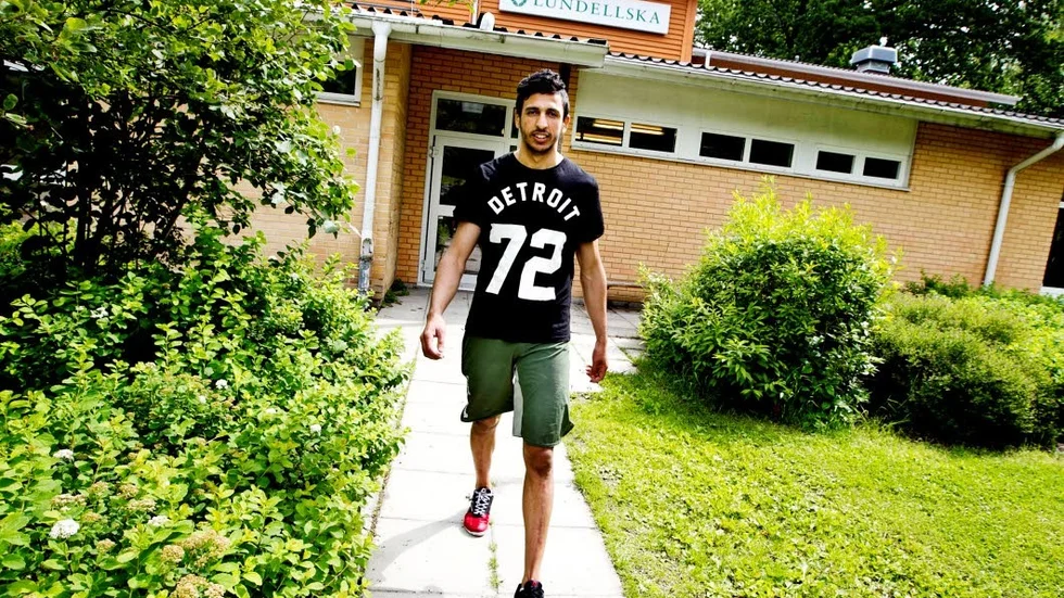 "Man är inte målmedveten när man inte jobbar", säger "Abdi" Shahwan. Han stortrivs på sitt välfärdsjobb på Lundellska skolan.