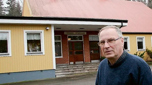 Frödinge bygdegårds ordförande Göran Hultqvist är positiv till att Frödinge/Brantestad tar över byggnaden. Nu är nya omklädningsrum att vänta för sportklubben.