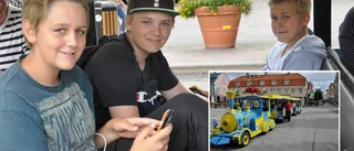 Pokemontåget rullar genom stan