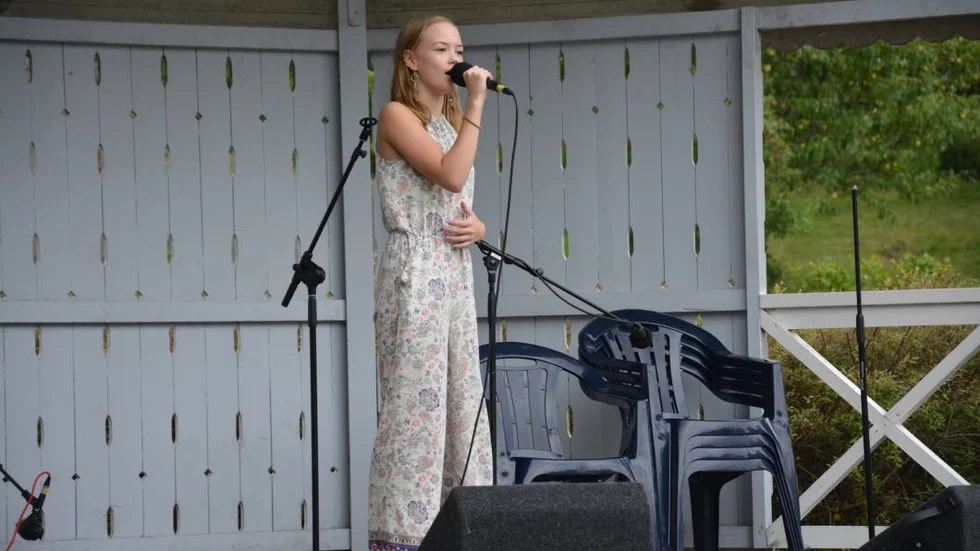 Sjöng. Isabelle Schwartz från Valdemarsvik sjöng "Utan dina andetag".
