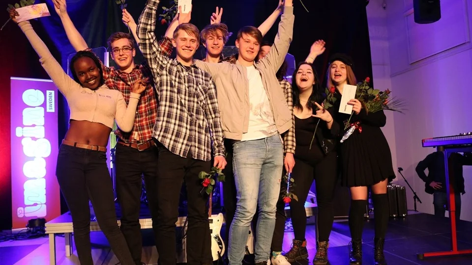 Finalisterna som är klara för regionfinalen. Längst fram t.v Chelsy Nicols från Vimmerby
