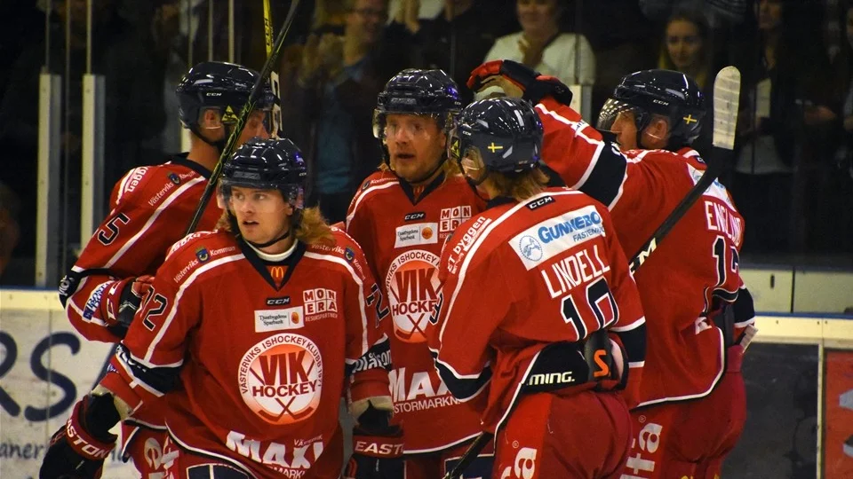 Olle Liss var bäst på isen när VIK vann efter förlängning borta mot Pantern med 3-2. Foto: Mikael Kindman