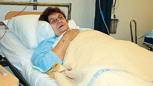 77-åriga Göta Carlsson från Värnamo är en av de allra första patienter att få använda Spyglass i Eksjö. Hon hoppas få hjälp med en stor gallsten.