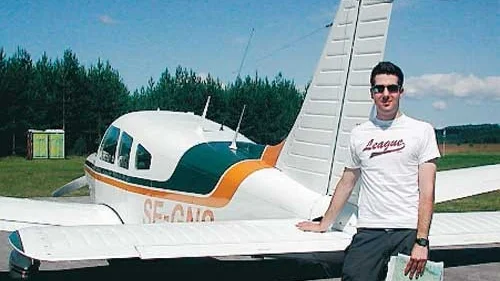 Richard Laborenz håller på att ta flygcertifikat och var uppe och flög helt ensam i lördags.