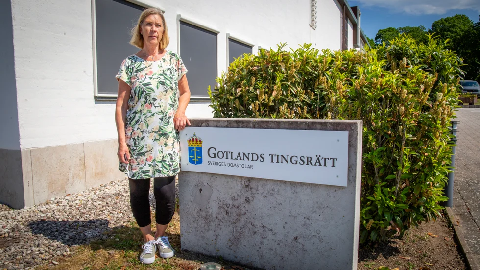 ”Det kommer nog att kännas lite tomt och vemodigt till en början i och med att det här har blivit som ett andra hem. Men jag ska försöka hålla mig sysselsatt”, säger domstolshandläggare Anette Cedeskog om att gå i pension efter 48 år på tingsrätten. 