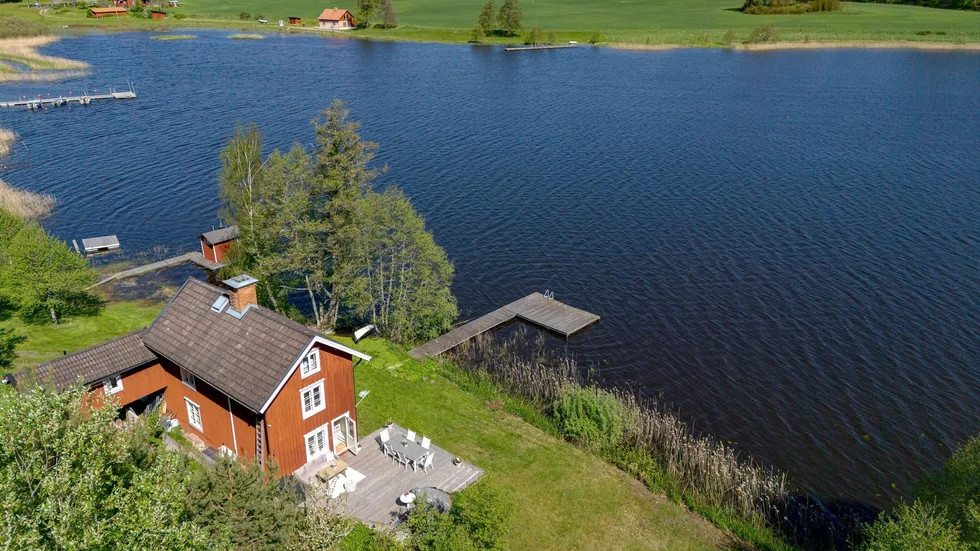 Ett sekelskifteshuset med sjöutsikt i Björkvik leder Hemnets klicktopp i Katrineholm för vecka 21.
