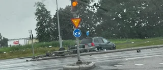 Trafikljus nedmejade – polisen misstänker rödljuskörning