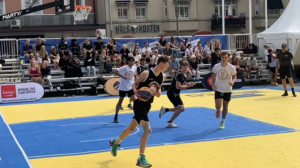 Stor streetbasketfest på Trädgårdstorget under helgen